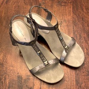 Anne Klein iFlex Teah Strappy Leather Sandals • Grey | Silver • US 9 M •